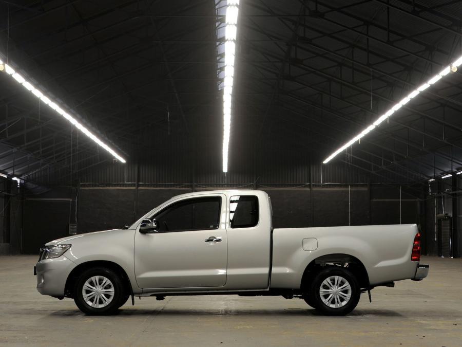  Toyota Hilux Xtra Cab 2011 года  (ZA) (фото 7 из 9)